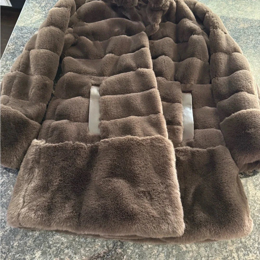 Jones New‎ York Women's Faux Fur Jacket Taupe Size S Coat. NWOT Trench teddy
